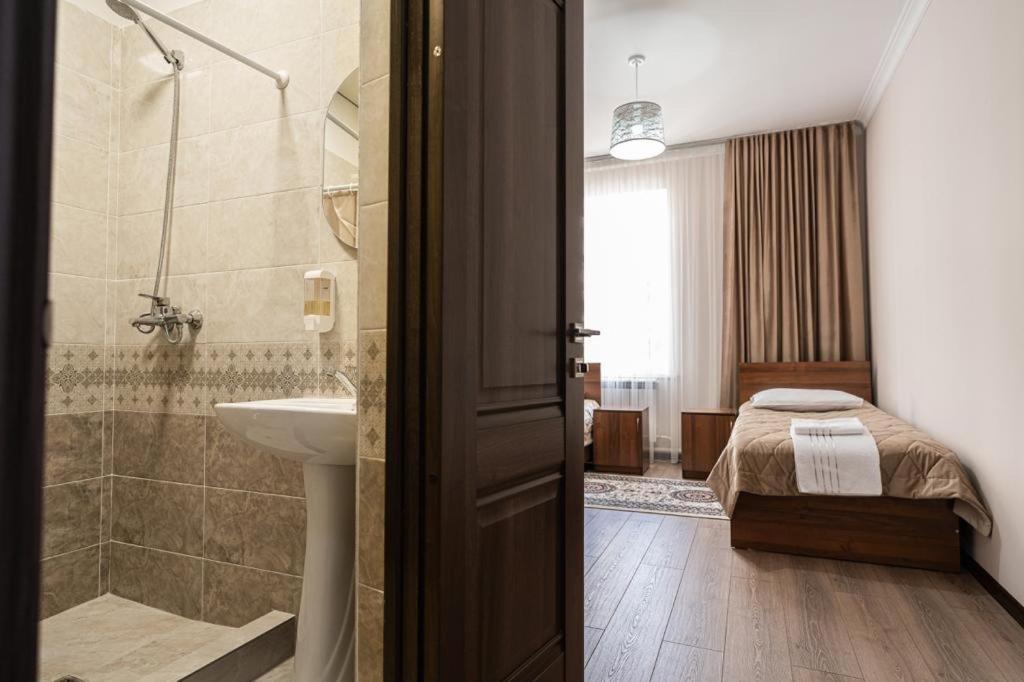Muras Hotel คาราโคล ภายนอก รูปภาพ